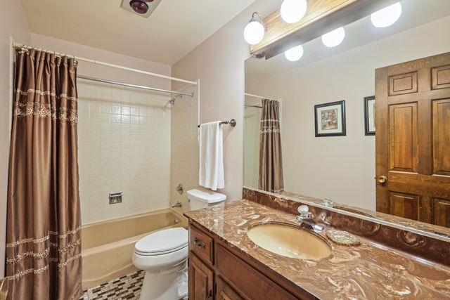311 Clearbrook Court, Schaumburg, IL 60193