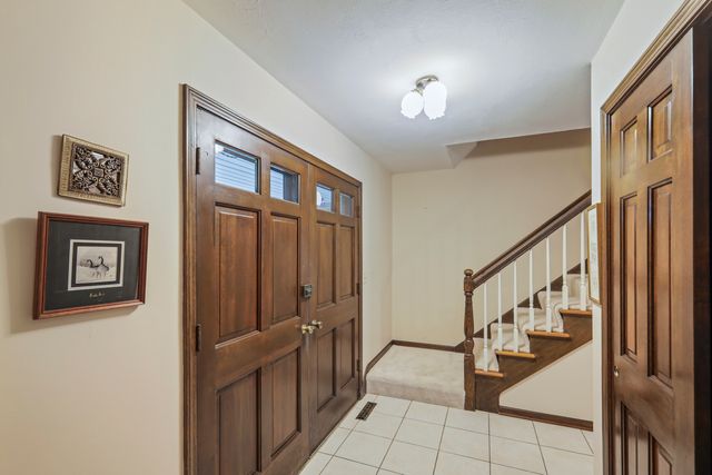 311 Clearbrook Court, Schaumburg, IL 60193