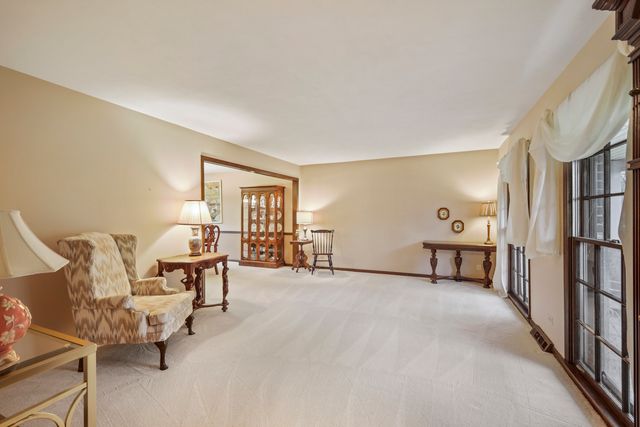 311 Clearbrook Court, Schaumburg, IL 60193