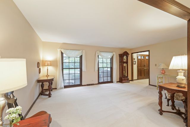 311 Clearbrook Court, Schaumburg, IL 60193