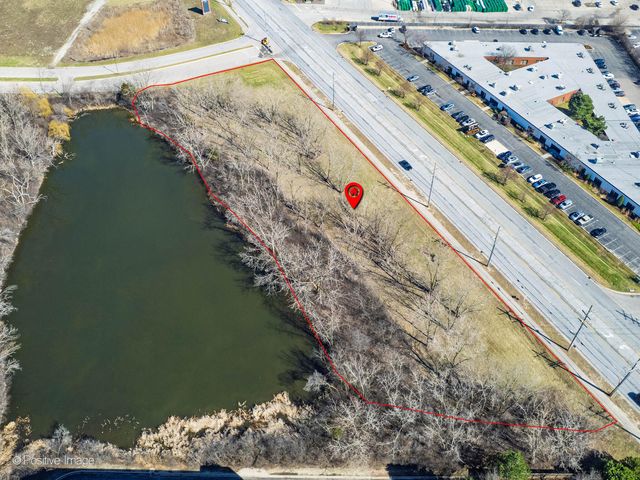 1S628 Oakbrook Lake, Oak Brook, IL 60181