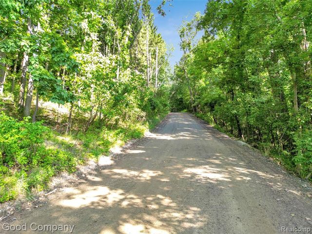 3187 Mapleridge, Milford, MI 48380