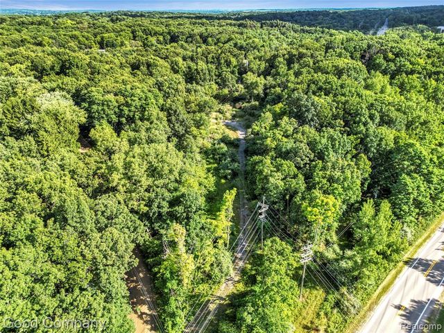 3187 Mapleridge, Milford, MI 48380