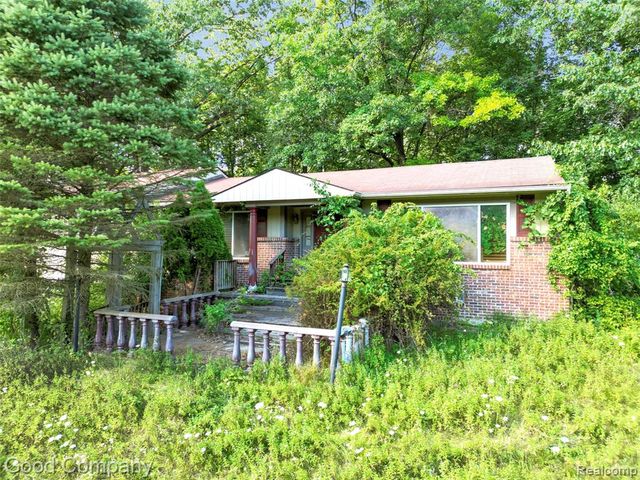3187 Mapleridge, Milford, MI 48380