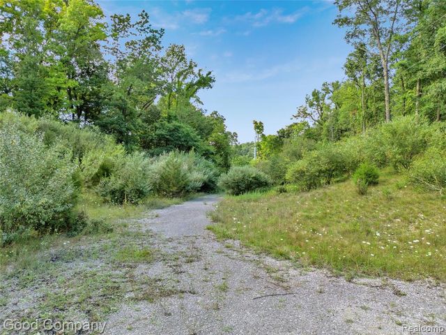 3187 Mapleridge, Milford, MI 48380