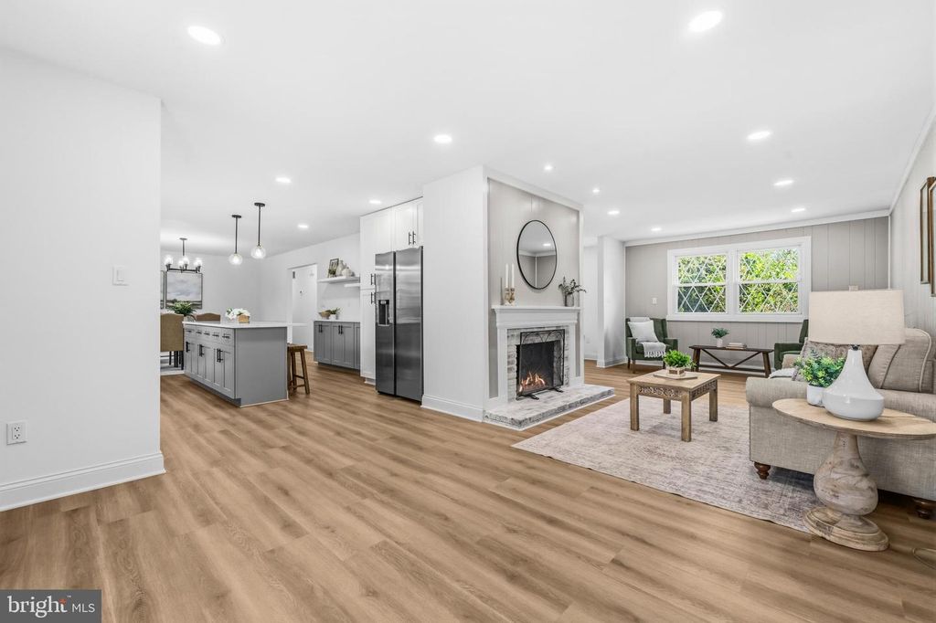 Image 12 of property listing at 9398 PAULSKIRK DR, Ellicott City, MD 21042