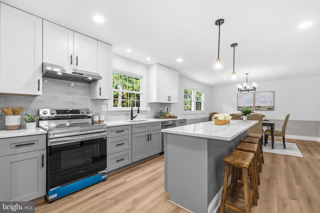 Image 16 of property listing at 9398 PAULSKIRK DR, Ellicott City, MD 21042