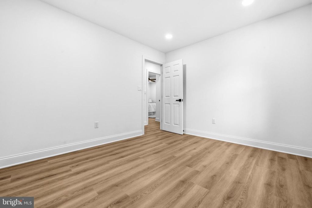 Image 26 of property listing at 9398 PAULSKIRK DR, Ellicott City, MD 21042