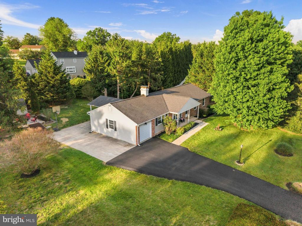 Image 3 of property listing at 9398 PAULSKIRK DR, Ellicott City, MD 21042