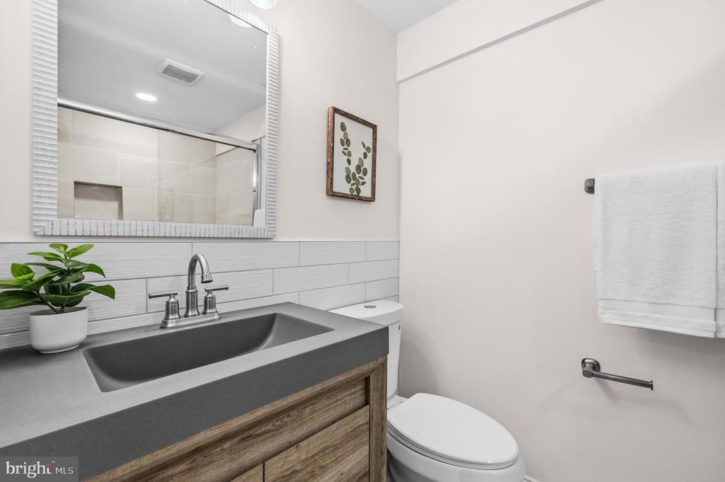 Image 36 of property listing at 9398 PAULSKIRK DR, Ellicott City, MD 21042