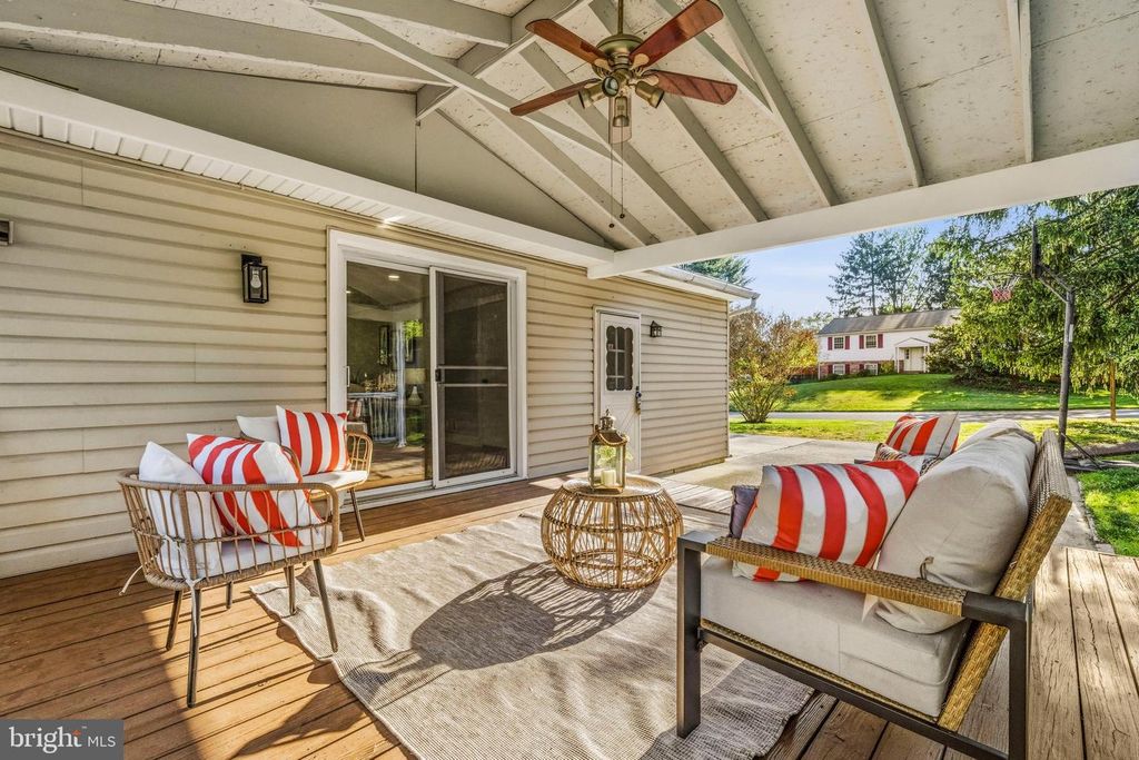 Image 41 of property listing at 9398 PAULSKIRK DR, Ellicott City, MD 21042