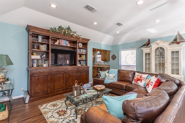 308 Wheeler Creek Court, Gainesville, TX 76240