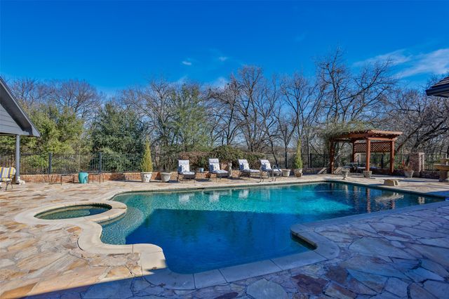 308 Wheeler Creek Court, Gainesville, TX 76240