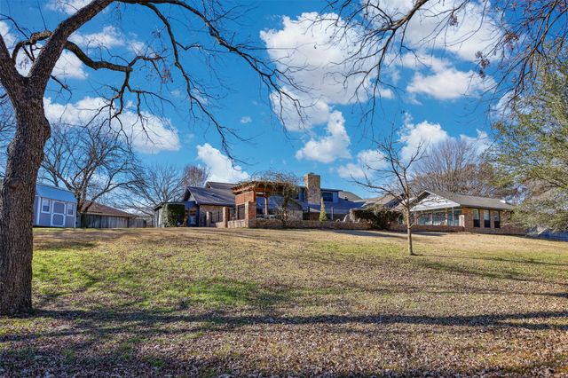 308 Wheeler Creek Court, Gainesville, TX 76240