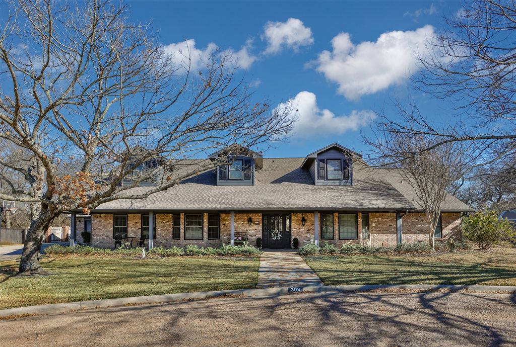 308 Wheeler Creek Court, Gainesville, TX 76240