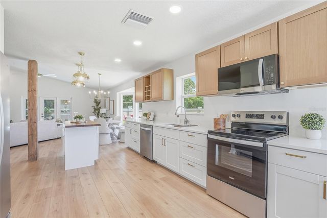 6119 55TH AVENUE CIRCLE E, Bradenton, FL 34203