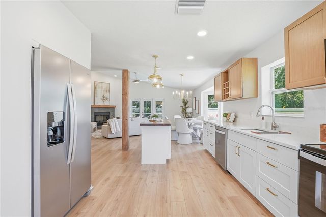 6119 55TH AVENUE CIRCLE E, Bradenton, FL 34203
