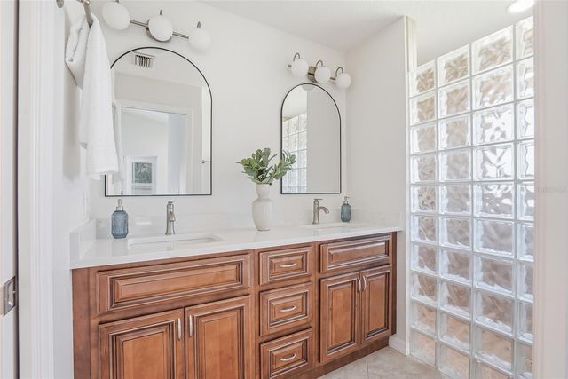 6119 55TH AVENUE CIRCLE E, Bradenton, FL 34203