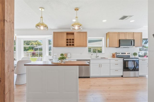 6119 55TH AVENUE CIRCLE E, Bradenton, FL 34203