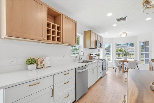 6119 55TH AVENUE CIRCLE E, Bradenton, FL 34203