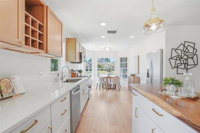 6119 55TH AVENUE CIRCLE E, Bradenton, FL 34203