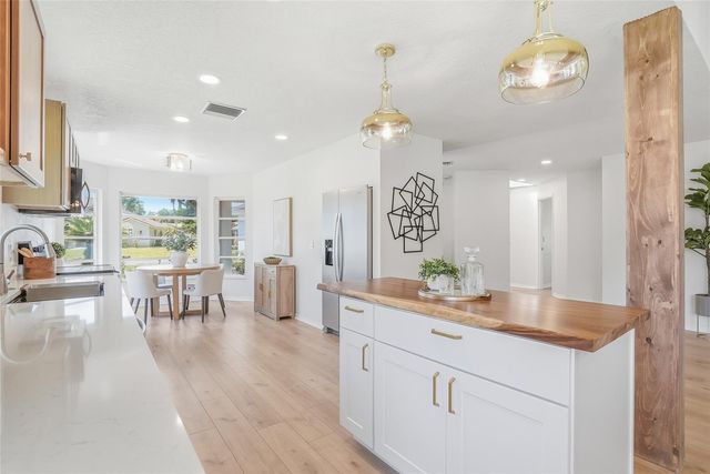 6119 55TH AVENUE CIRCLE E, Bradenton, FL 34203