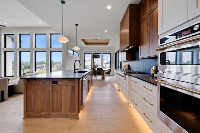 11801 W 181ST Street, Overland Park, KS 66013