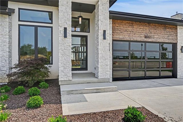 11801 W 181ST Street, Overland Park, KS 66013