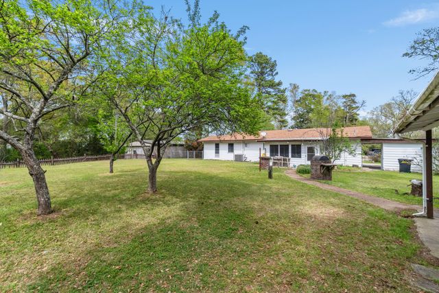 37 Archie Smith Rd., Hattiesburg, MS 39402