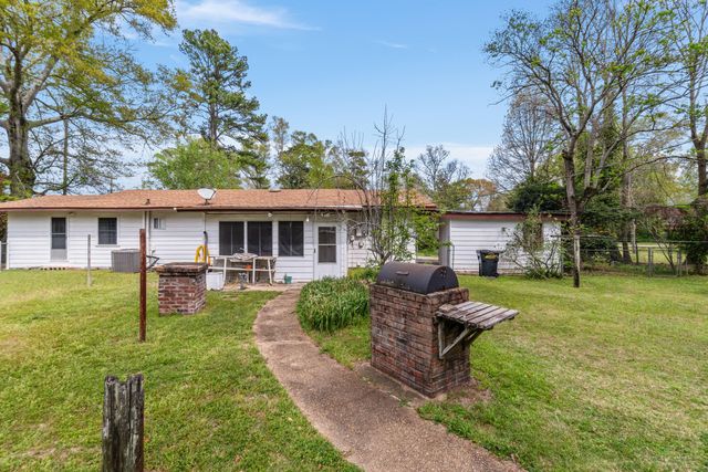 37 Archie Smith Rd., Hattiesburg, MS 39402