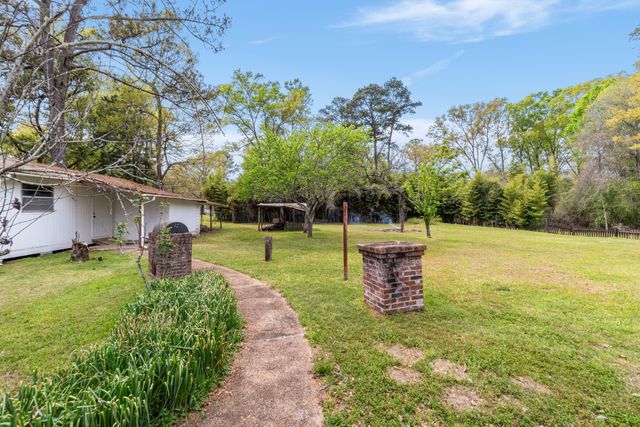 37 Archie Smith Rd., Hattiesburg, MS 39402