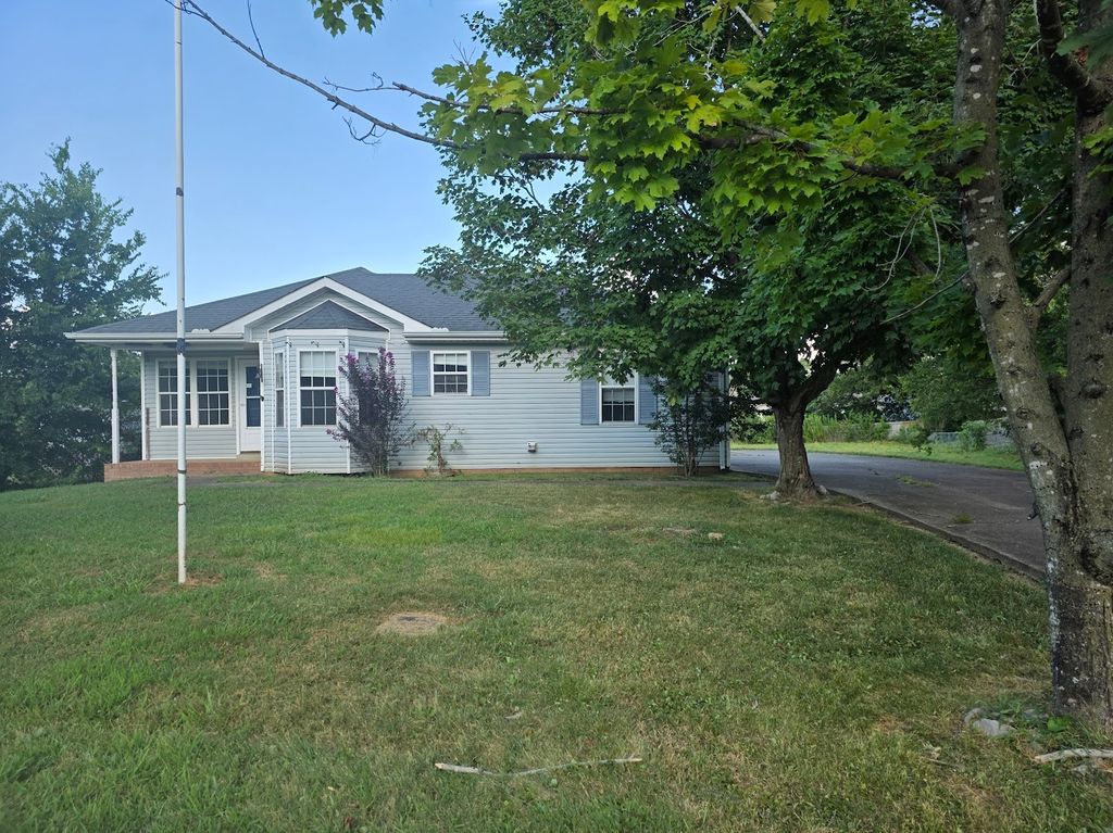 2423 Sphinx Ct, Clarksville, TN 37042