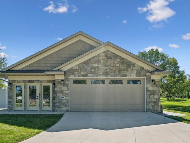 4039 10th St, Marion, IA 52302