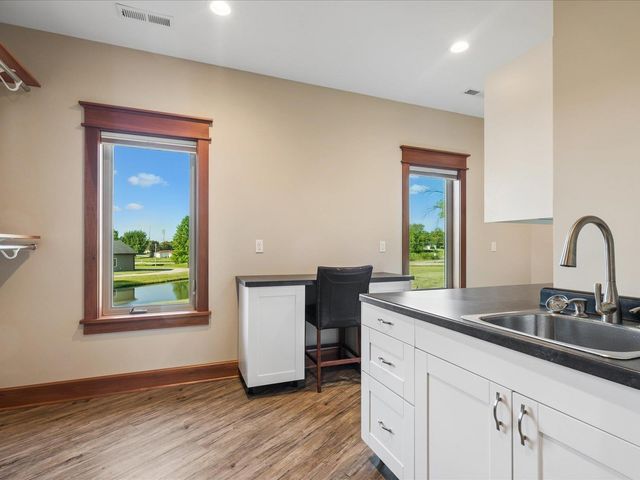 4039 10th St, Marion, IA 52302