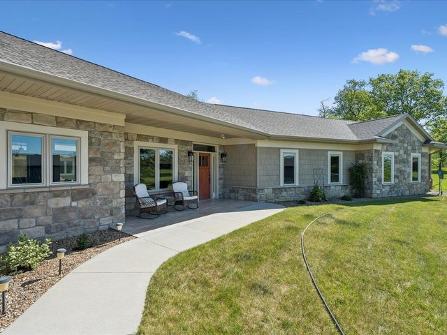 4039 10th St, Marion, IA 52302
