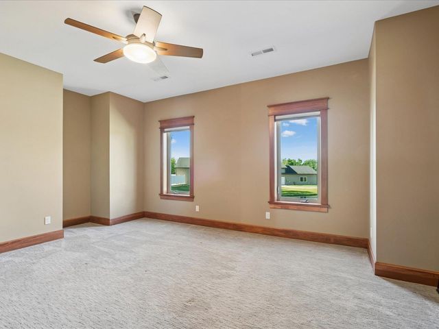 4039 10th St, Marion, IA 52302