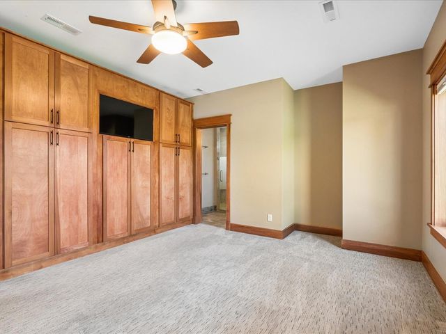 4039 10th St, Marion, IA 52302