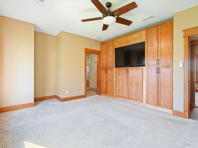 4039 10th St, Marion, IA 52302