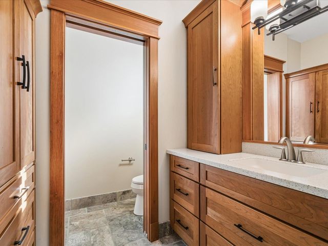 4039 10th St, Marion, IA 52302