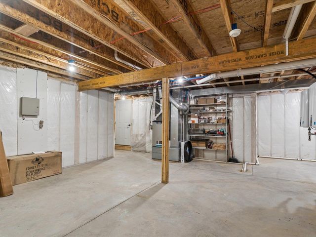 4039 10th St, Marion, IA 52302