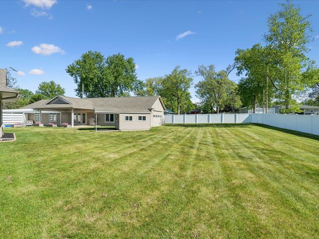 4039 10th St, Marion, IA 52302