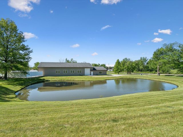 4039 10th St, Marion, IA 52302