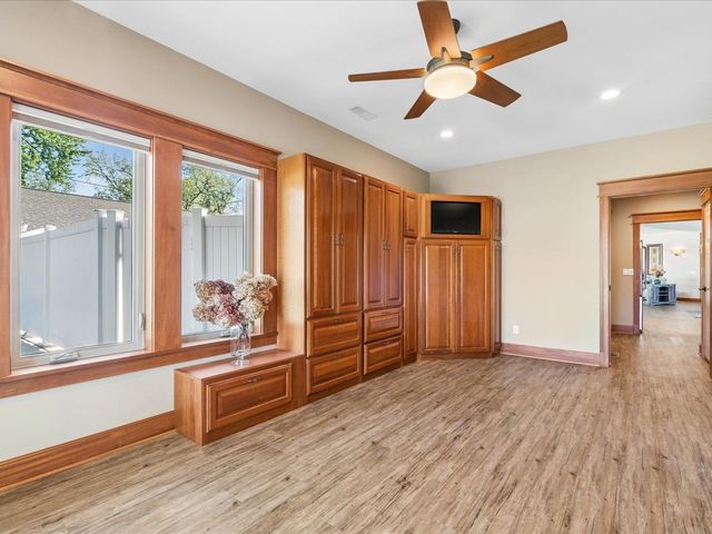 4039 10th St, Marion, IA 52302