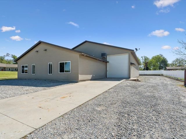 4039 10th St, Marion, IA 52302