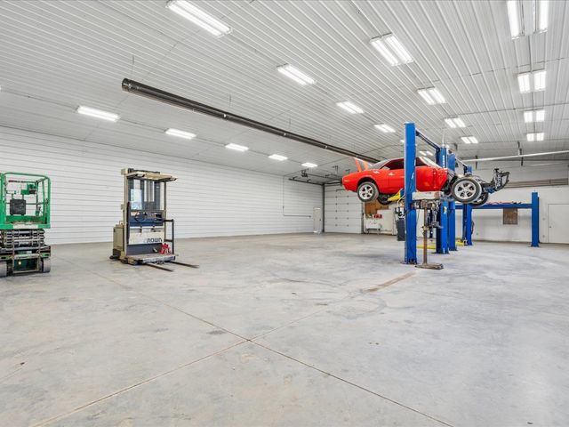 4039 10th St, Marion, IA 52302