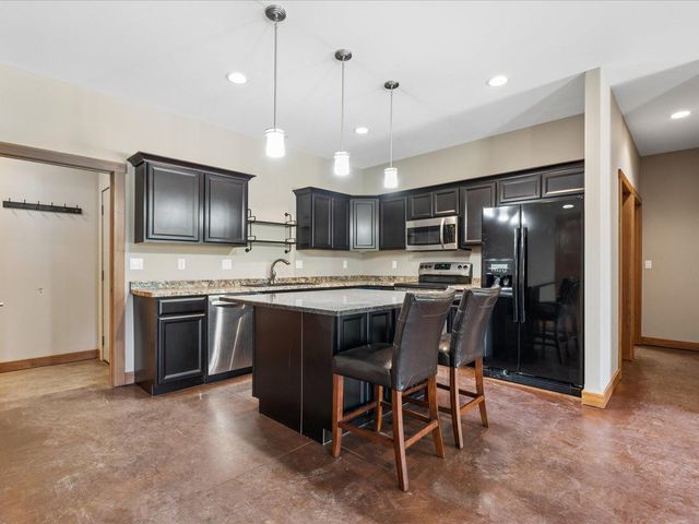 4039 10th St, Marion, IA 52302