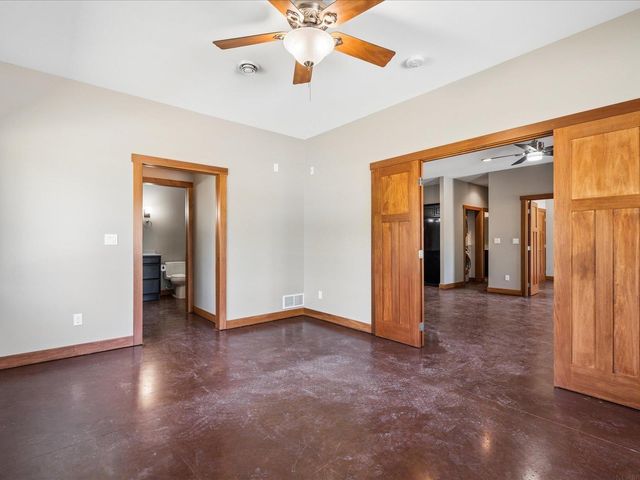 4039 10th St, Marion, IA 52302