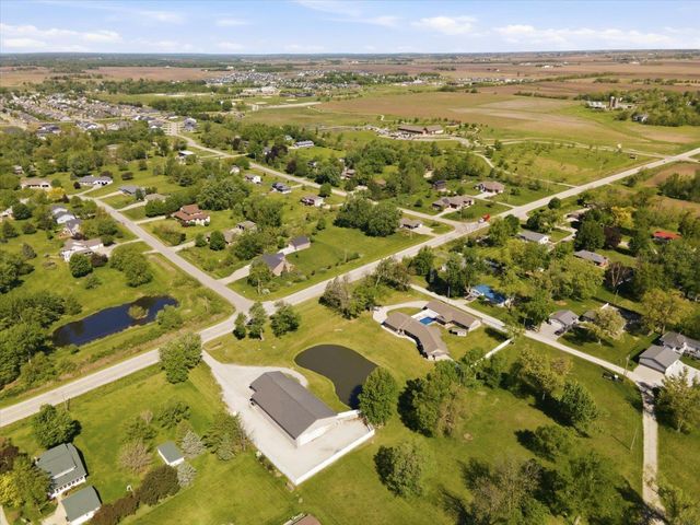 4039 10th St, Marion, IA 52302