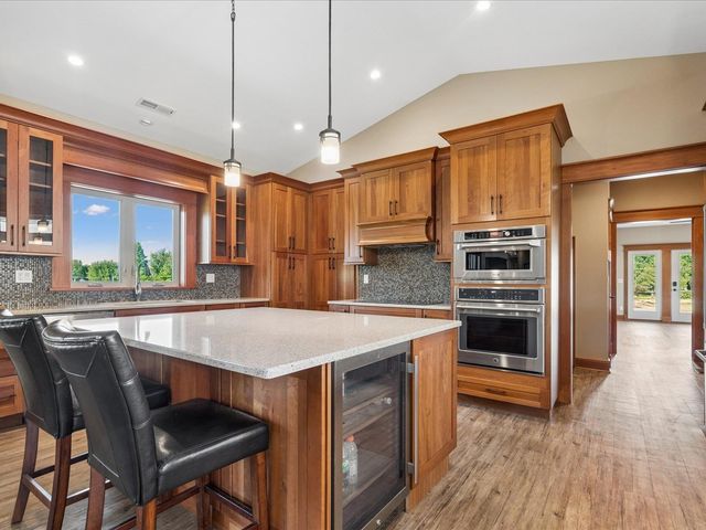 4039 10th St, Marion, IA 52302