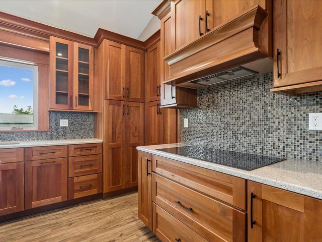 4039 10th St, Marion, IA 52302